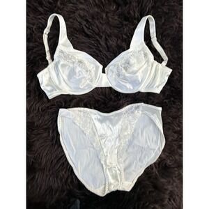 Vintage Victoria Secret White‎ Satin Bra & Panty Set Lace Trim Bridal Underwear